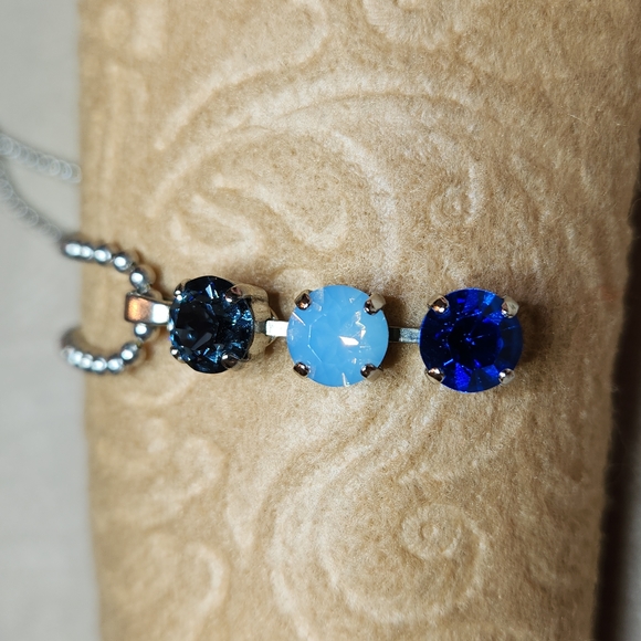 Hand Crafted Jewelry - NEW! Swarovski elements 3 stone crystal necklace, handmade 💙💙💙